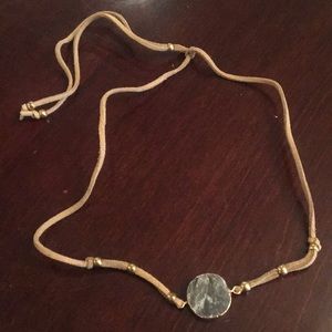 Women’s choker.